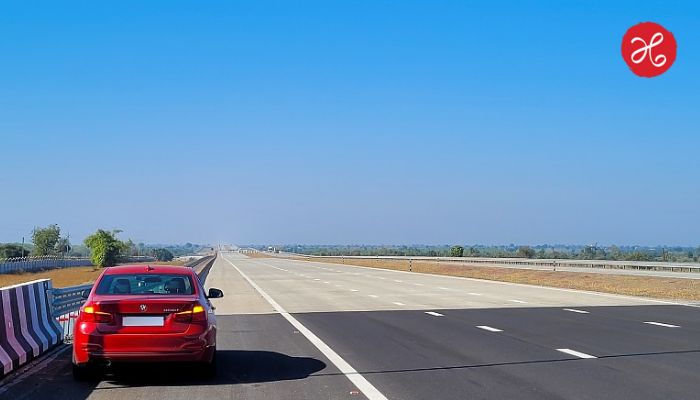 Samruddhi Highway Accident : ‘समृद्धी’वर भयावह अपघात; पंक्चर कारला आयशरने उडवलं; मदतीसाठी आलेल्या शेतकऱ्यासह कारचालकाचा जागीच मृत्यू