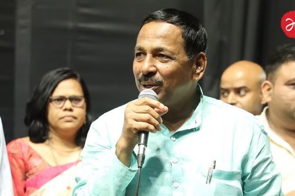 Bapu Pathare : पुण्यात शरद पवारांचे आमदार बापू पठारेंना धक्काबुक्की, ड्रायव्हरलाही मारहाण