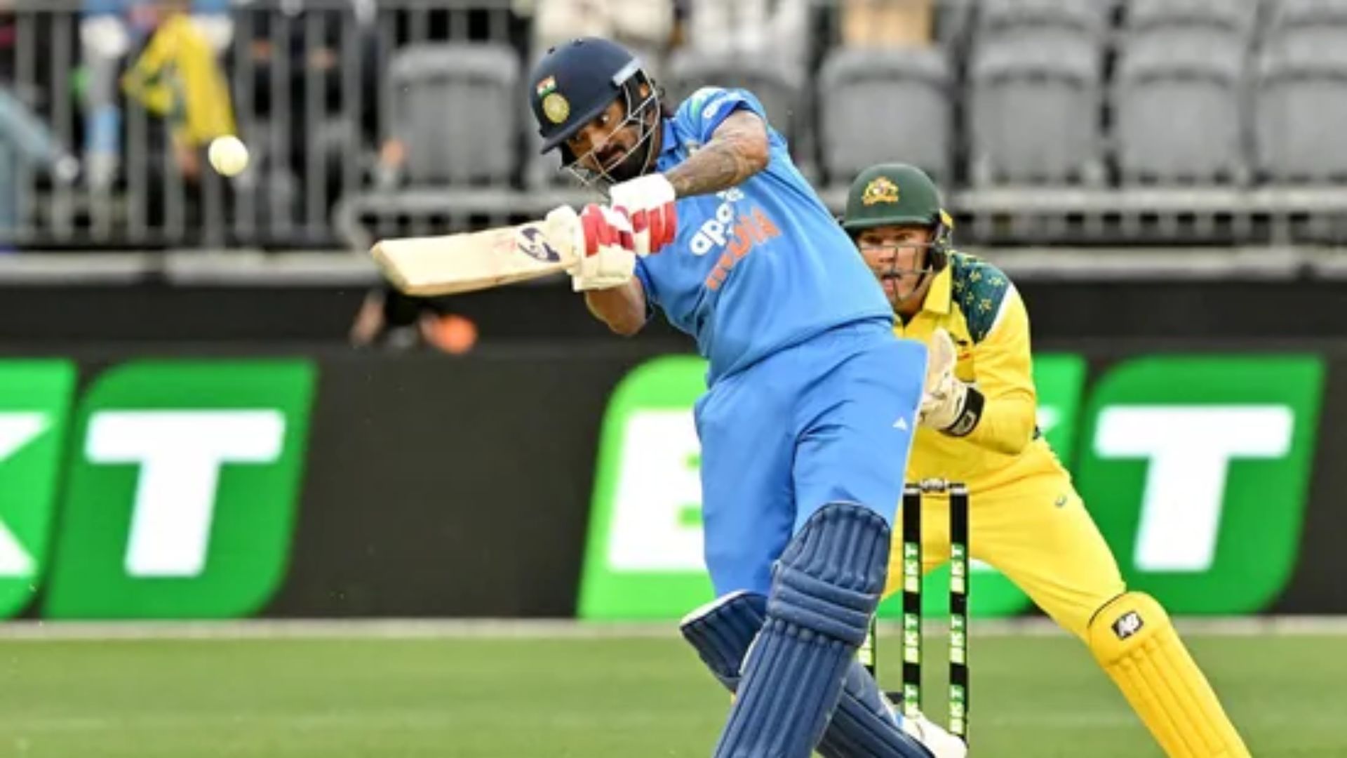 IND vs AUS 1st ODI: रोहित शर्मा 8 धावांवर बाद, शुभमन गिल 10, विराट शून्यवर पव्हेलियनमध्ये; ऑस्ट्रेलियाचा भारतावर सहज विजय