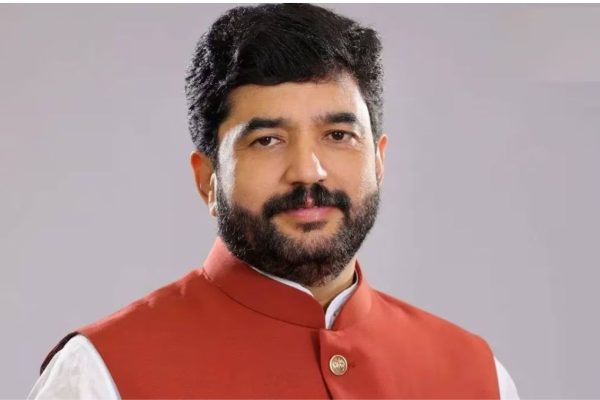 मुरलीधर मोहोळांनी घेतली जैन मुनींची भेट, प्रश्नांचा भडीमार; भेटीदरम्यान काय झाली चर्चा?