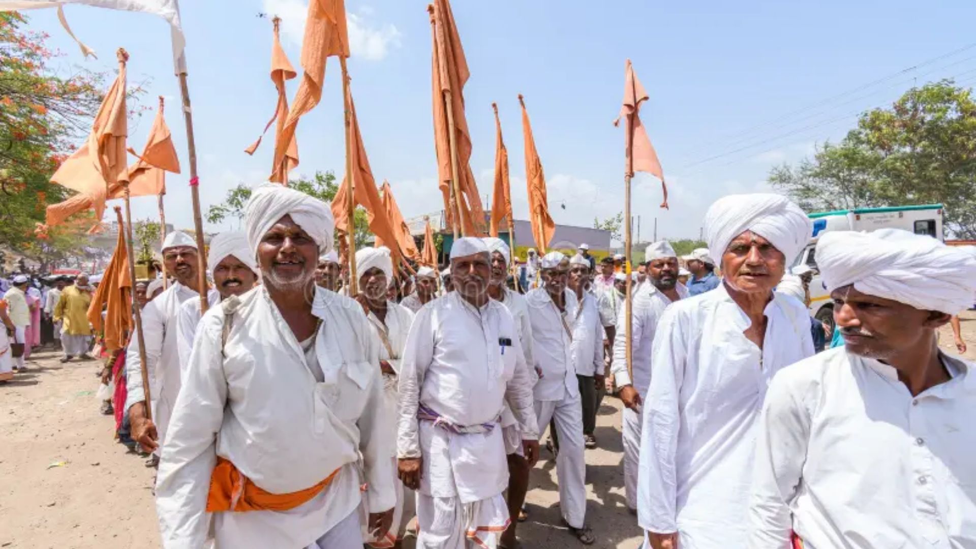 संतापजनक! पुण्यातील विठ्ठल भक्तांना पंढरपुरमध्ये मारहाण; व्हिडीओ व्हायरल, तिघांविरोधात गुन्हा दाखल