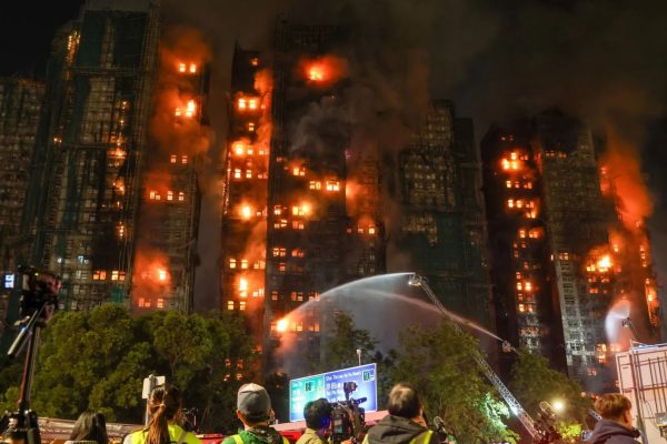 हाँगकाँगमध्ये अग्नितांडव! 55 लोकांचा मृत्यू, 300 बेपत्ता; बचावकार्य सुरू, अनेक अपार्टमेंट्स जळून खाक