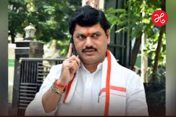 ‘धनूभाऊ तुमचा इंदोरमध्ये मर्डर झाला असता, पण…’; ‘या’ नेत्याने केला खळबळजनक दावा