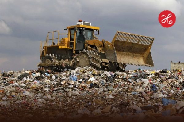 लोणी काळभोरमध्ये कचऱ्याचा डोंगर! ठेकेदार-महापालिका अधिकाऱ्यांचे संगनमत उघड, नागरिकांचा संताप