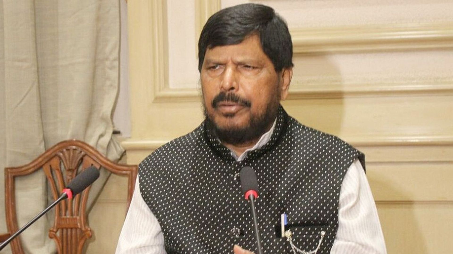 पुणे महापालिकेत रिपब्लिकन पक्षाला 20 जागा मिळाव्यात; रामदास आठवलेंची भाजपाकडे मागणी