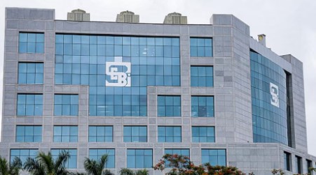 SEBI ची मोठी कारवाई; ‘या’ स्टॉकब्रोकिंग प्लॅटफॉर्मवर घातली बंदी, कारण काय तर…