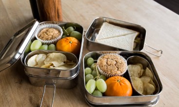 स्टीलच्या डब्यात कधीही साठवू नका ‘या’ वस्तू; हळूहळू बनू शकतं विष, काळजी घ्या…!