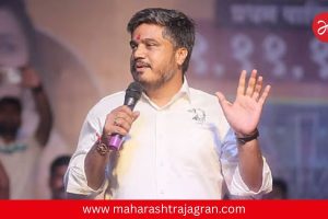 Rohit Pawar: रोहित पवारांकडून पुण्यातील CID कार्यालयातील रिकाम्या खुर्चीला निवेदन; अजित पवारांच्या अपघाताच्या तपासावर उपस्थित केलं प्रश्नचिन्ह