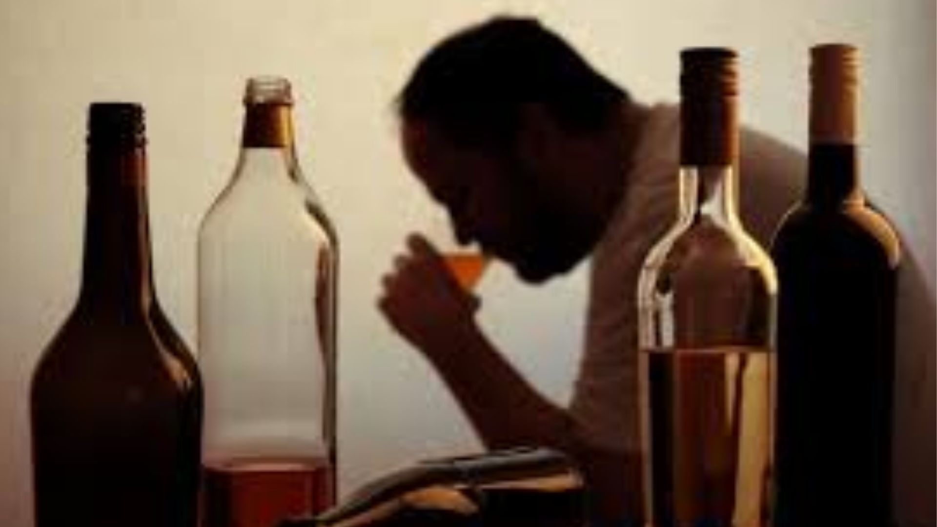 चाकणमध्ये सार्वजनिक ठिकाणी दारू पिणाऱ्यांवर पोलिसांचा धडाका; 20 तळीरामांना अटक