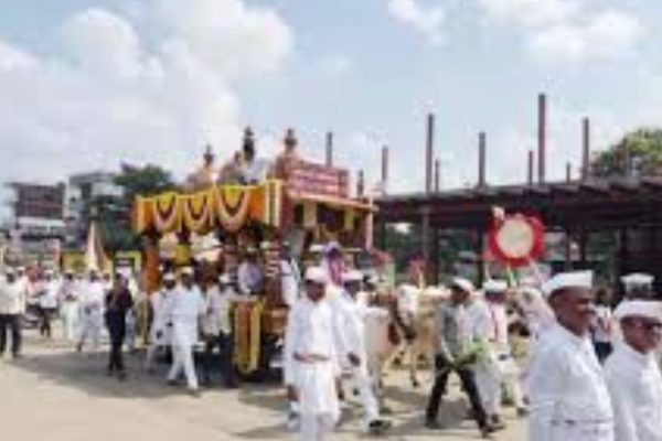संजीवन समाधी सोहळ्यासाठी संत नामदेव महाराज व पांडुरंगाचा पालखी सोहळा पुरंदरमध्ये दाखल