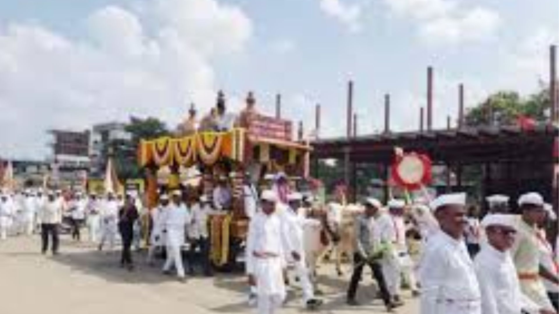 संजीवन समाधी सोहळ्यासाठी संत नामदेव महाराज व पांडुरंगाचा पालखी सोहळा पुरंदरमध्ये दाखल