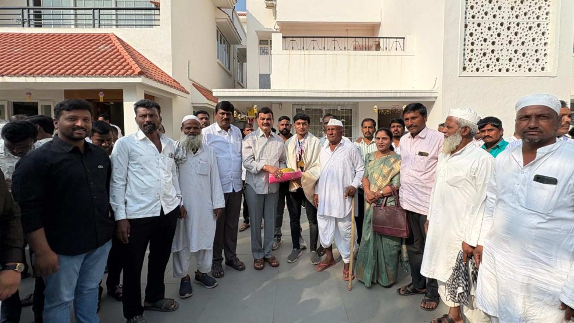 सायकलपटू हरीश डोंबाळे याच्या यशामुळे इंदापूर तालुक्याचे नाव उज्ज्वल – कृषीमंत्री दत्तात्रय भरणे