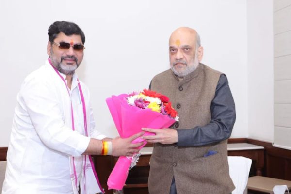 Dhananjay Munde दिल्लीत, अमित शाहांच्या भेटीनं राजकीय वर्तुळात खळबळ; कोकाटेंच्या जागी संधी मिळणार?