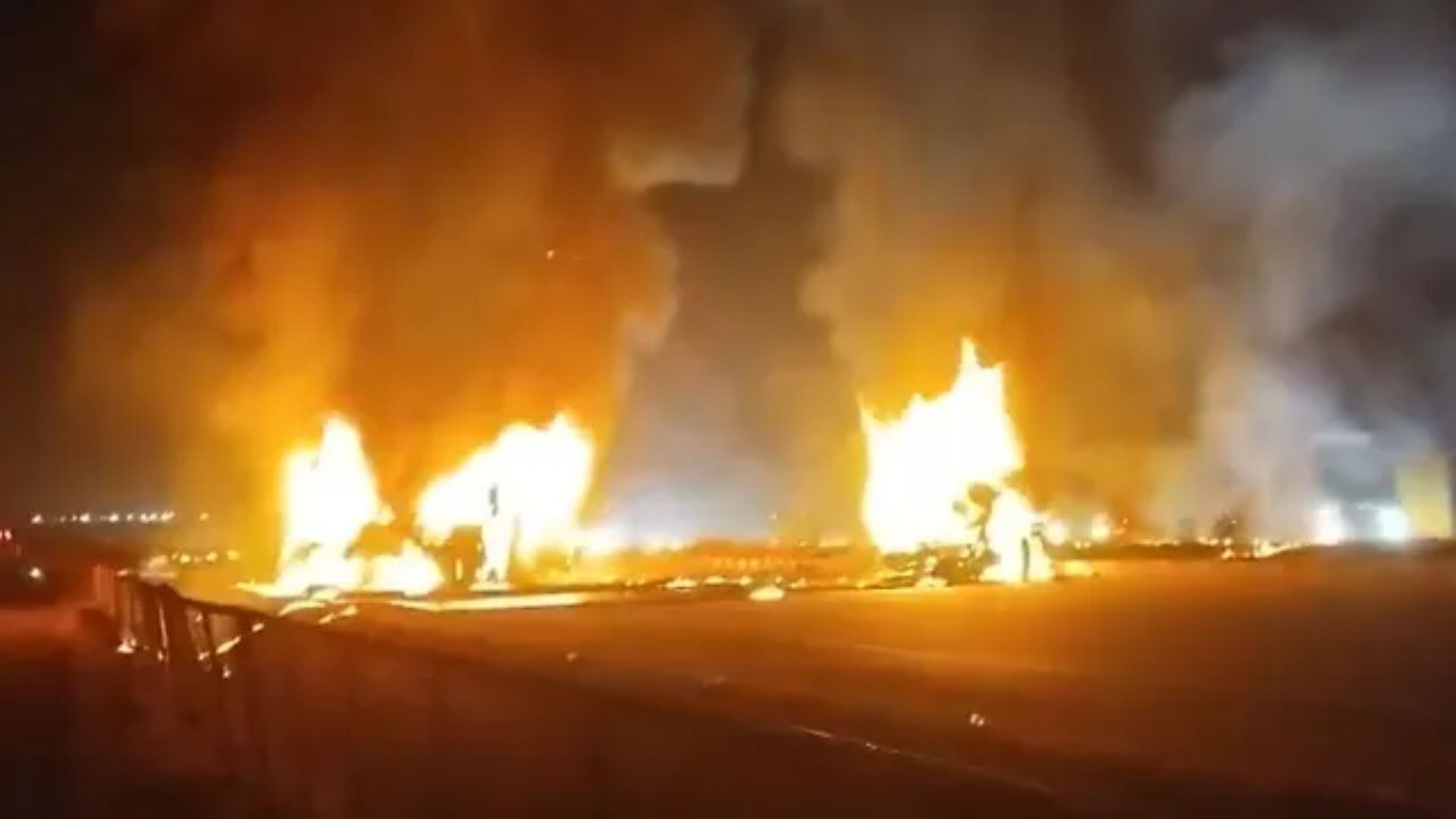 Karnataka Accident: कर्नाटकमध्ये बस आणि कंटेनरचा भीषण अपघात, 17 जणांचा जागीच मृत्यू; 21 प्रवासी जखमी