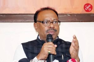Cow Slaughter Ban: गोहत्या आणि पशू तस्करी करणाऱ्यांवर होणार मकोका अंतर्गत कारवाई; महसूल मंत्र्यांची मोठी घोषणा