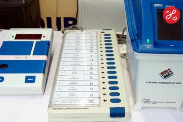 Solapur ZP Election : सोलापुरात खळबळ! ढाब्यावर सापडली ईव्हीएम मशीन, राष्ट्रवादीच्या नेत्याचा गंभीर आरोप