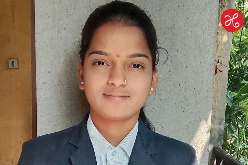 Indapur: इंदापूरच्या चेतना फार्मसी कॉलेजची आरती कारंडे ठरली दुहेरी शैक्षणिक शिष्यवृत्तीची मानकरी
