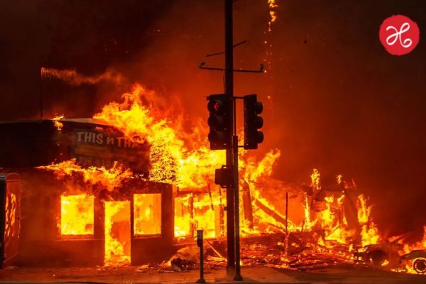 Pune Fire: सदाशिव पेठेतील रमेश डायिंग दुकानाला भीषण आग; अग्निशमन दलाच्या 5 गाड्या सध्या घटनास्थळी दाखल