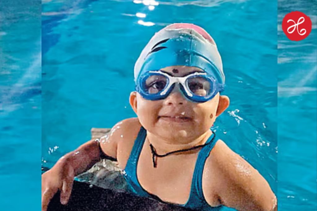 Veda Sarfare: रत्नागिरीच्या दीड वर्षांच्या चिमुरडीने रचला इतिहास! 100 मीटर अंतर पार करून बनली सर्वात लहान जलतरणपटू