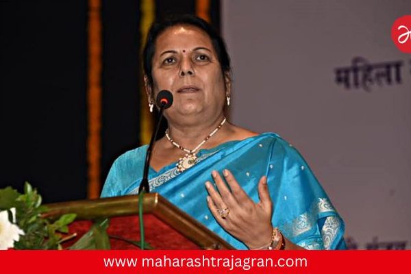 नीलम गोऱ्हे यांच्या घरासमोर शिंदे सेनेच्या कार्यकर्त्यांचे आंदोलन; कमर्शियल पद्धतीने उमेदवारांना तिकीटं वाटपाचा गंभीर आरोप