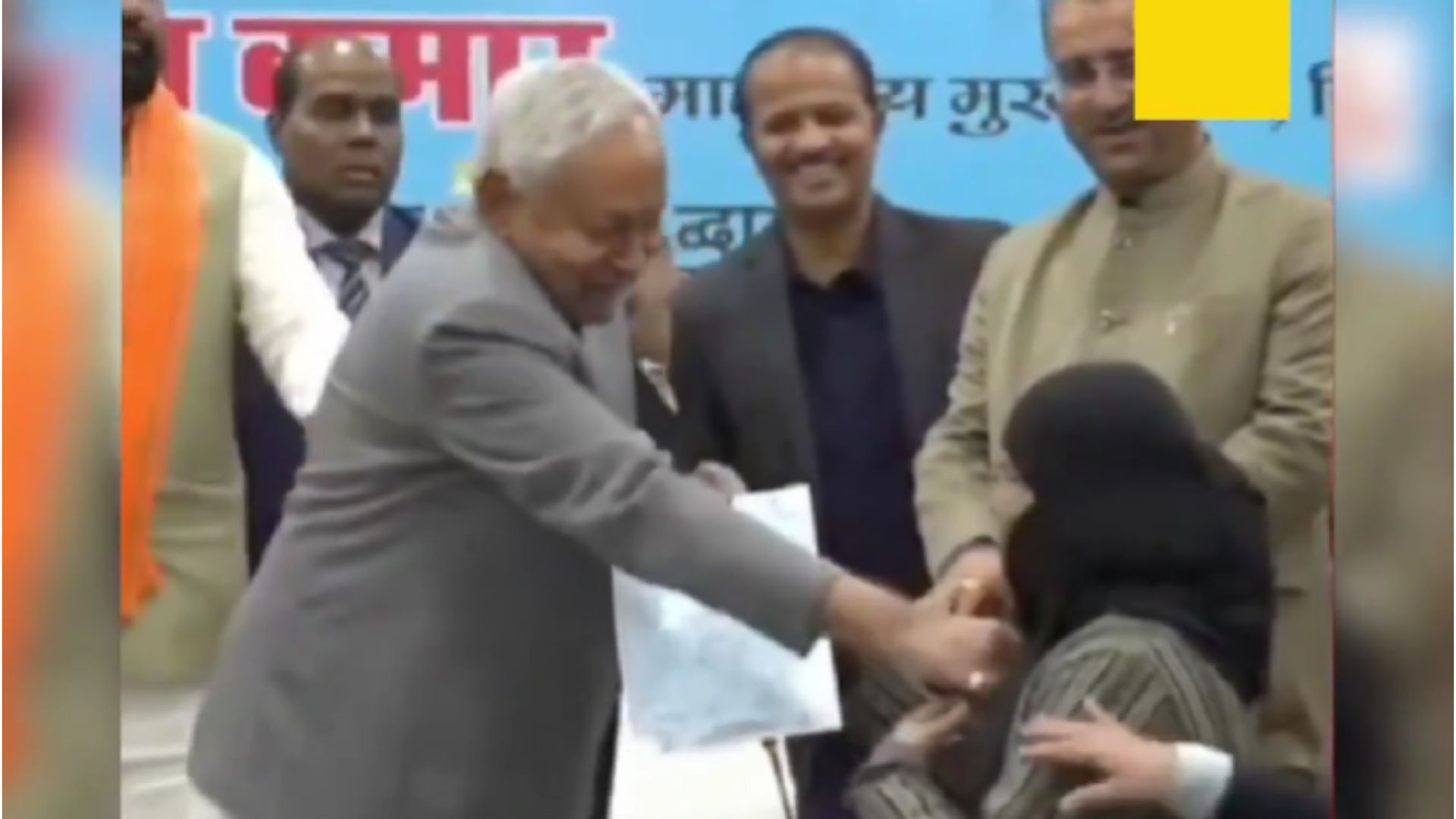 Nitish Kumar: नितीश कुमारांनी महिला डॉक्टरचा हिजाब खेचला; RJD-काँग्रेसचा संताप, पहा व्हिडीओ