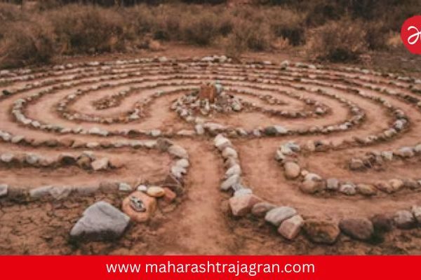 सोलापूरच्या बोरामणीमध्ये सापडला भारतातील सर्वात मोठा वर्तुळाकार दगडी चक्रव्यूह