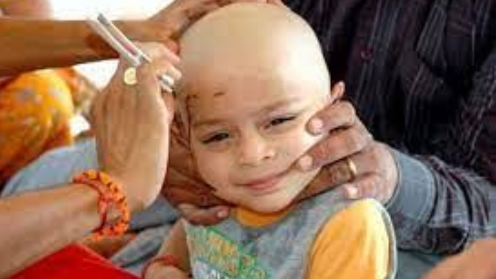 जावळ काढण्याच्या प्रथेत आईचेही बळजबरीने मुंडन; दौंडमधील महिलांची राज्य महिला आयोगाकडे तक्रार