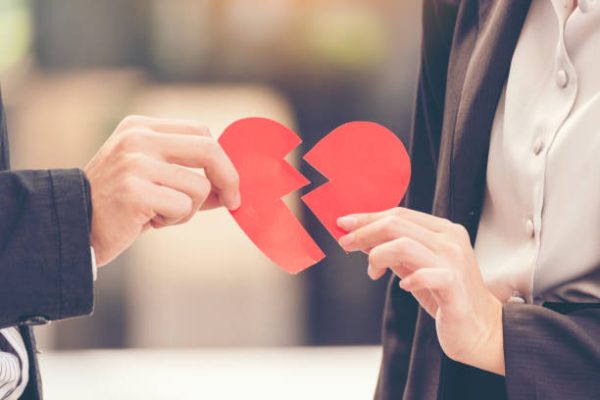 जानेवारीमध्ये का वाढतात ब्रेकअप? त्यामागील कारणे एकदा जाणून घ्या…