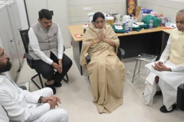 Ajit Pawar Death: राज्यपालांसह मुख्यमंत्री देवेंद्र फडणवीस, उपमुख्यमंत्री एकनाथ शिंदे बारामतीत दाखल; रुग्णालयात पवार कुटुंबियांची घेतली भेट