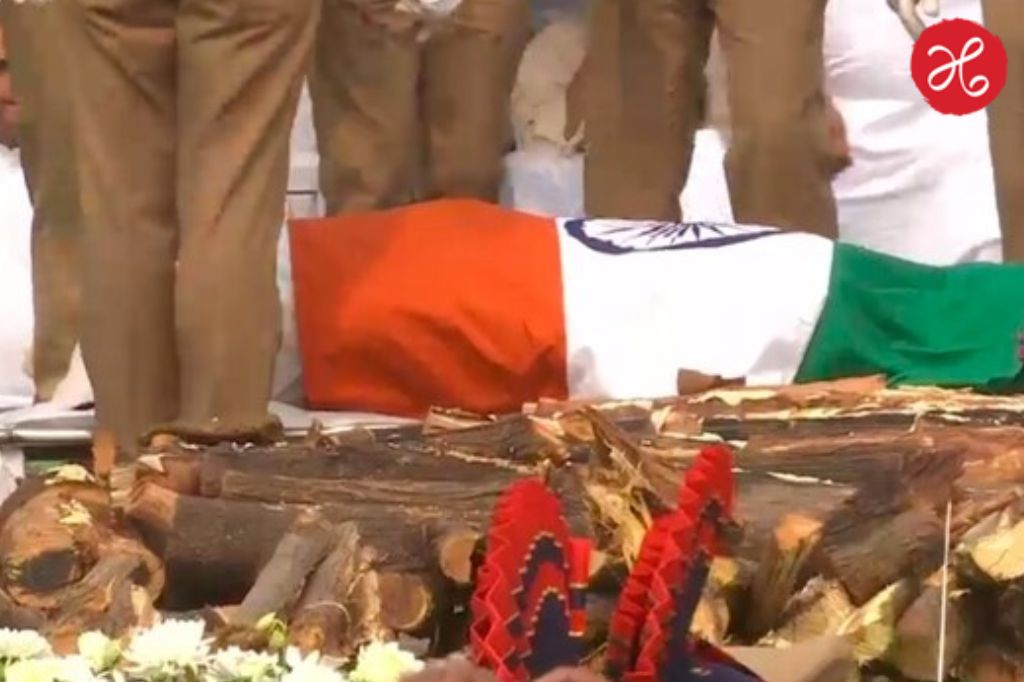 Ajit Pawar Funeral: ‘आमच्या दादांना नेऊ नका…’; अजित पवारांचं पार्थिव उचलताच कार्यकर्त्यांचा टाहो