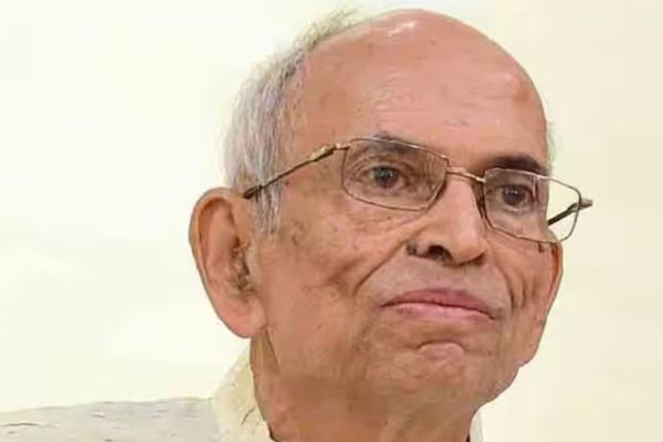 ज्येष्ठ पर्यावरणशास्त्रज्ञ डॉ. माधव गाडगीळ यांना प्रभाग १० मधील भाजप उमेदवारांनी वाहिली श्रद्धांजली