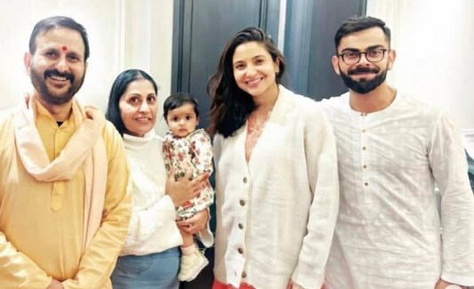 विराट आणि अनुष्काने लंडनमधील घरात केली खास पूजा; भारतीय पद्धतीने पूजा केल्याने फॅन्सकडून होतंय कौतुक