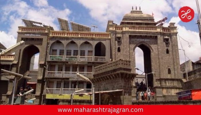 Tuljabhavani Temple : तुळजाभवानी मंदिरात तासभर पुरुषांना प्रवेशबंदी; महिलांसाठी आधार कार्ड अनिवार्य, नेमकं कारण काय?