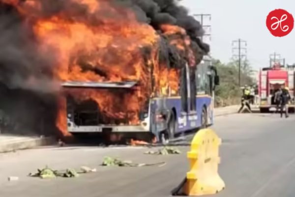 PMPML Bus Fire : चाकणमध्ये PMPML बसला भीषण आग; थोडक्यात बचावले 50 प्रवाशांचे प्राण