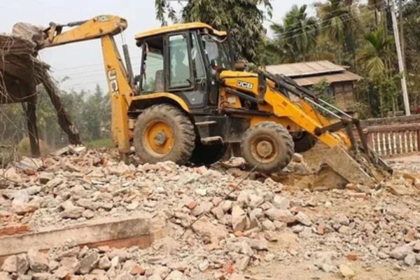 Akola Crime: अकोल्यात महापालिकेची धडक कारवाई; विवाहितेवर अत्याचार करणाऱ्या आरोपींच्या दुकानांवर चालवला बुलडोझर