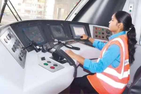 Pune Metro Line 3: हिंजवडी–शिवाजीनगर मेट्रोचे स्टेअरिंग महिलांच्या हातात; शंभर महिला ट्रेन पायलटची नेमणूक