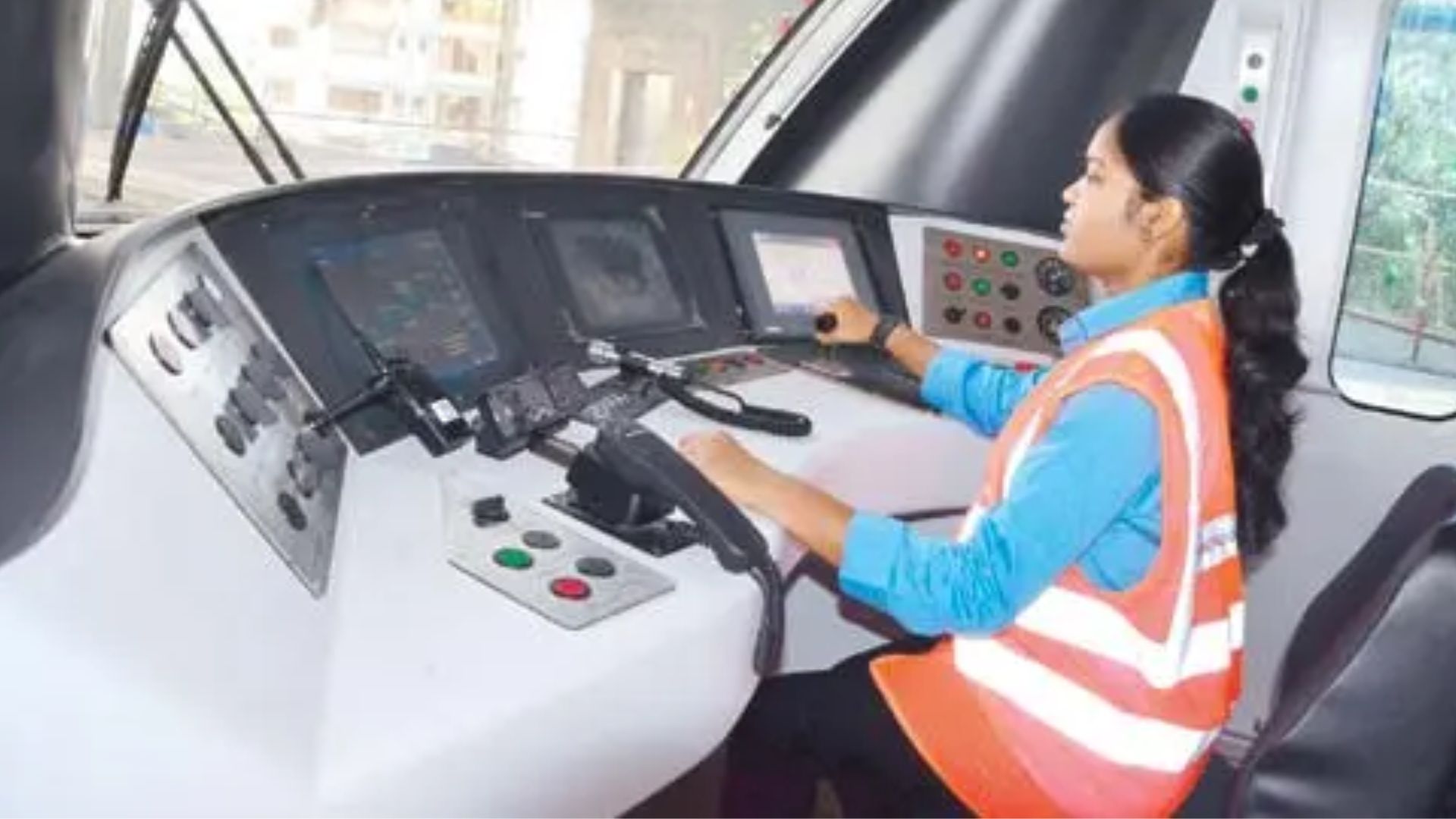Pune Metro Line 3: हिंजवडी–शिवाजीनगर मेट्रोचे स्टेअरिंग महिलांच्या हातात; शंभर महिला ट्रेन पायलटची नेमणूक