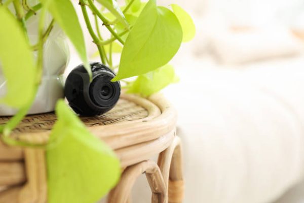 बाहेर जाताय? तर जरा जपूनच; कुठंही असू शकतो छुपा कॅमेरा; ‘असा’ येईल आता शोधता…