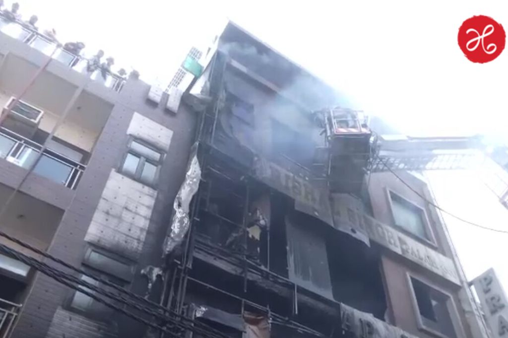 Palam Fire Tragedy: दुकानातील ठिणगी ठरली जीवघेणी; दिल्लीतील पालममध्ये इमारत भस्मसात, 6 जणांचा मृत्यू