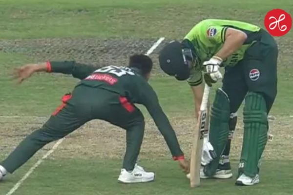 Salman Agha: रनआऊट झाल्यावर हेल्मेट भिरकावणं पडलं महागात; सलमान आगावर ICC ची कठोर कारवाई