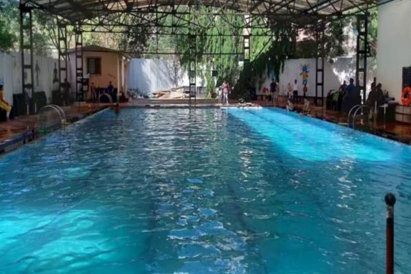 Pune : पुणे महापालिकेच्या जलतरण तलावांवर चालकांची मनमानी; तिप्पट शुल्काची आकारणी, पुणेकरांमध्ये संताप