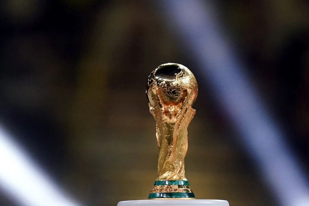 विश्वचषक फुटबॉल स्पर्धा आयोजकांसमोर अडचणींचा वाढता डोंगर