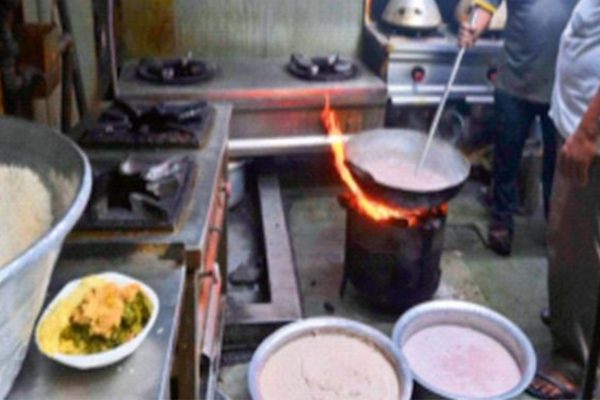 Gas Shortage: मुंबईतील रेस्टॉरंटमध्ये स्वयंपाकासाठी कोळशाच्या चुली; हॉटेल व्यवसायावर परिणाम; मेनूमधून पदार्थ गायब