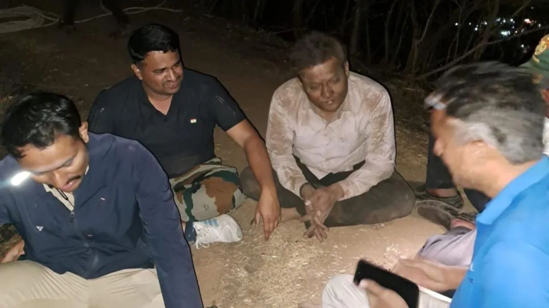 Pune News: चालताना पाय घसरला अन् थेट 350 फूट दरीत कोसळला, सिंहगडावर रात्रीच्या काळोखात रेस्क्यूचा थरार; 5 तासांनी सोडला सुटकेचा निश्वास