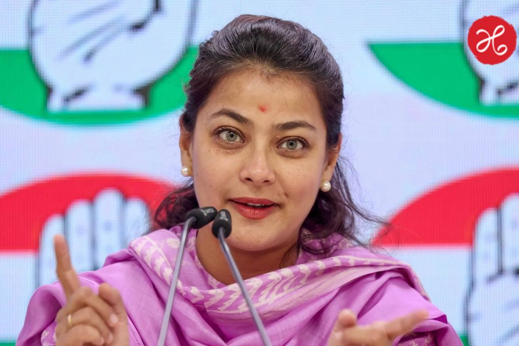 Praniti Shinde: ‘उत्तर-दक्षिण वाद पेटवून भाजपला निवडणुका जिंकायच्यात…’; महिला आरक्षणावरून प्रणिती शिंदेंचा भाजपवर निशाणा