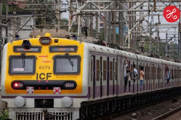 Mumbai Local: मध्य रेल्वेचा खोळंबा! सीएसएमटी स्थानकाजवळ दोन लोकल एकाच ट्रॅकवर; मोठी दुर्घटना टळली, प्रवाशांचे हाल