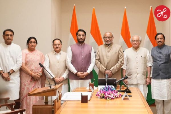 Parth Pawar: पार्थ पवारांनी घेतली राज्यसभा सदस्यत्वाची शपथ; गुलाबी जॅकेट घालून वडिलांच्या आठवणींना दिला उजाळा