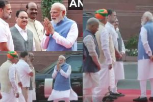 PM Modi Rahul Gandhi Video: स्मितहास्य, नमस्कार अन् गप्पा; निवडणुकांच्या धामधुमीत संसद परिसरामध्ये मोदी-राहुल गांधीची भेट