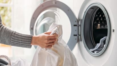 फक्त कपडेच नाहीतर माणसंही आता मशीनमधून धुता येणार; जपानने आणली टेक्नॉलॉजी…