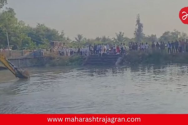 Solapur accident : पहाटेचा भीषण अपघात! कालव्यात कार कोसळली; पत्नी व सासू-सासऱ्यांचा मृत्यू